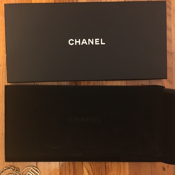 Chanel, gold coloured belt.